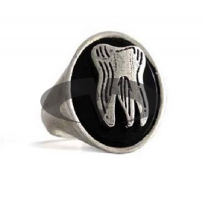 Anello in Argento ed Onice Ovale con Dente Old School  El Rana